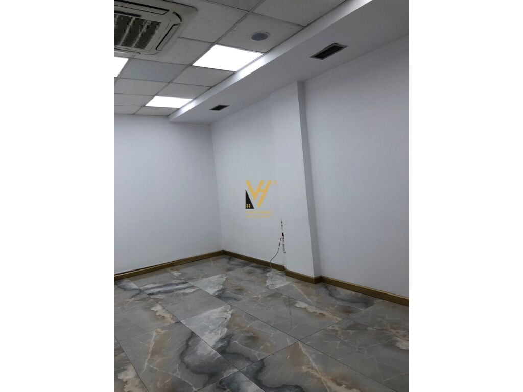Jepet zyre me qera te Blloku 177 m2 2