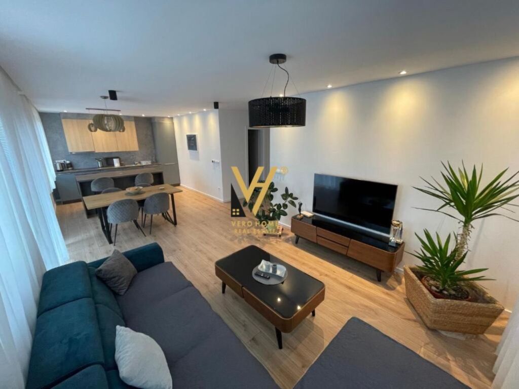 Shitet Apartament 2+1+2 ne Vlore 115 m2