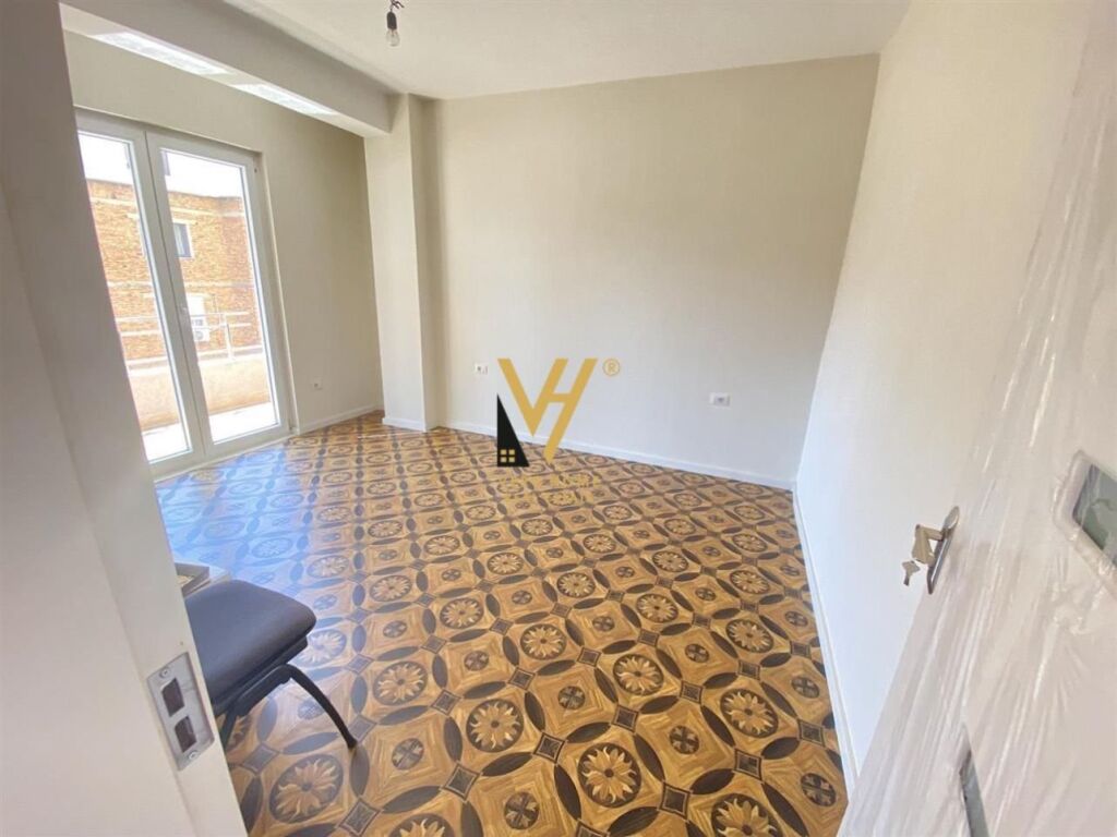 Shitet Apartament 2+1+ballkon tek Shallvaret 106 m2 3