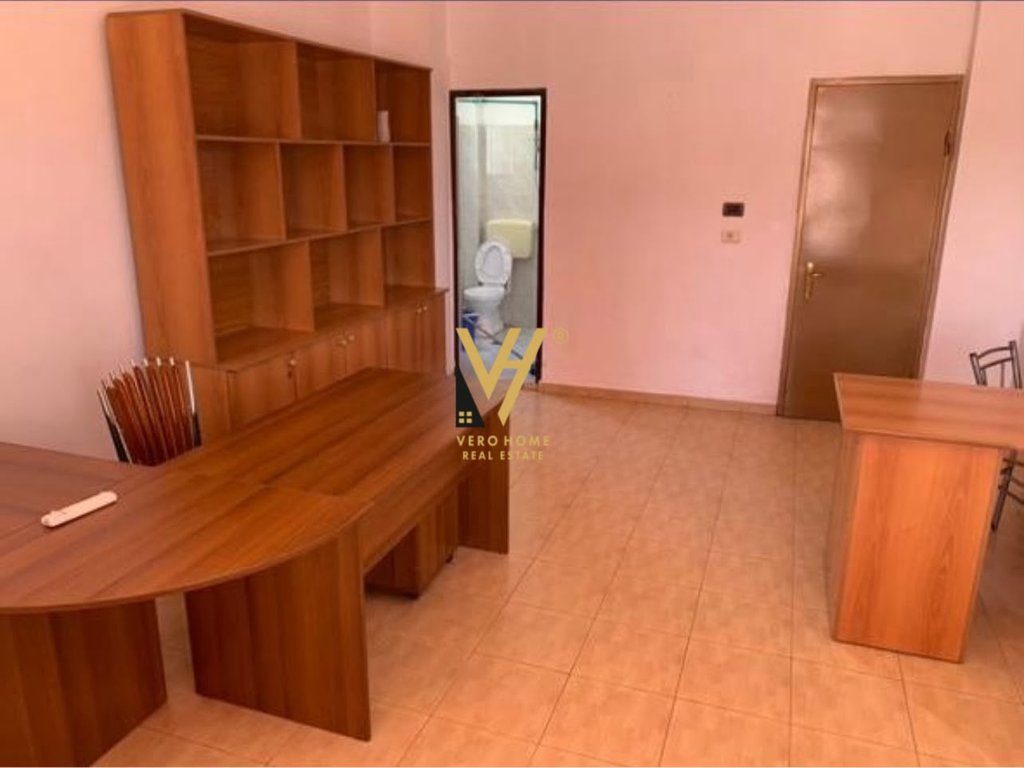 JEPET ZYRE 26 M2 ME QERA TE 9-KATESHET, QENDER 40.000 LEKE 2