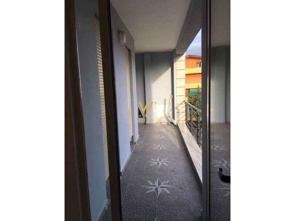 JEPET ZYRE 90 M2 ME QERA TE DON BOSKO 700 EURO 3