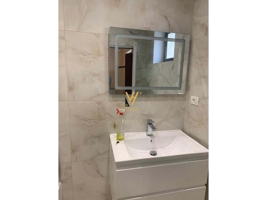 JEPET AMBIENT 62 M2 ME QERA TE RRUGA MUHAMET GJOLLESHA 500 EURO 4