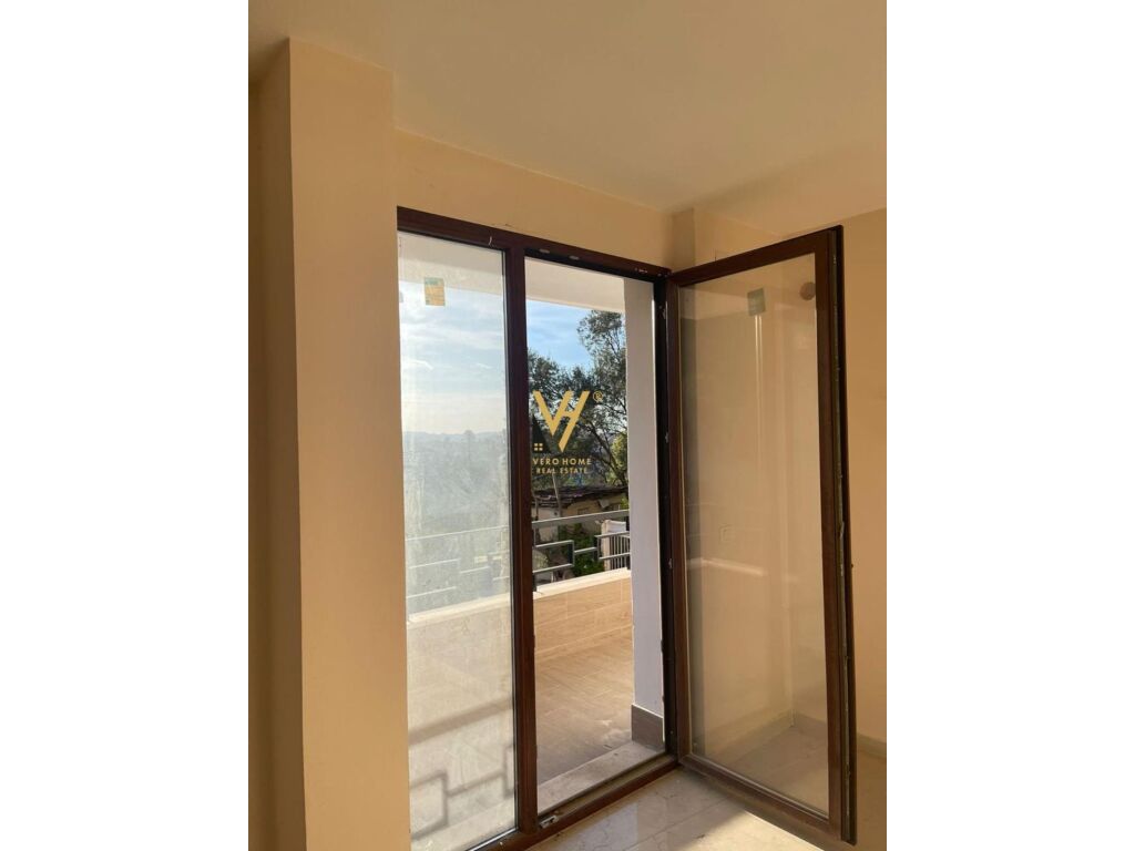 Shitet Apartament 3+1+2+post parkimi te Kopshti Botanik 128 m2