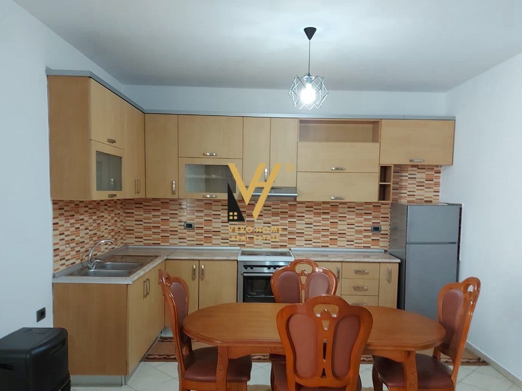 JEPET APARTAMENT 2+1+BLK ME QERA TE STACIONI TRENIT 50.000 LEKE 2