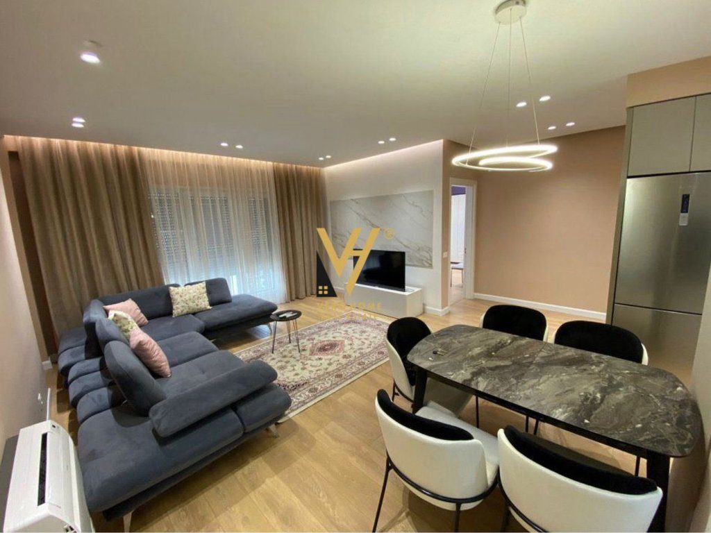 JEPET APARTAMENT 2+1+2 ME QERA TE RRUGA E DIBRES 800 EURO