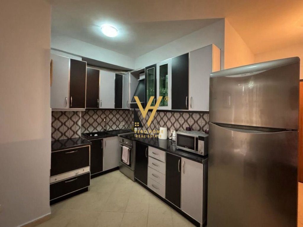 JEPET APARTAMENT 2+1+BLK ME QERA NE YZBERISHT 45.000 LEKE 2