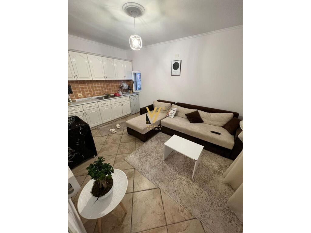 Shitet Apartament 1+1+verande te Medreseja 55 m2 3