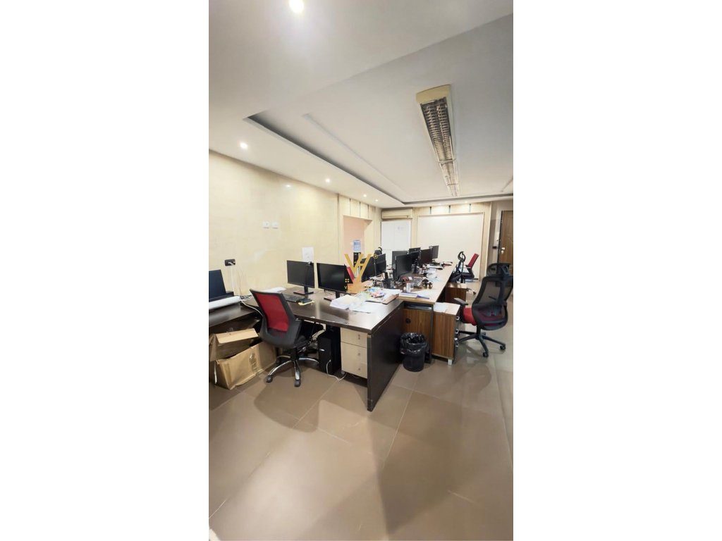 JEPET ZYRE 350 M2 ME QERA TE KOMUNA E PARISIT 3.500 EURO 3