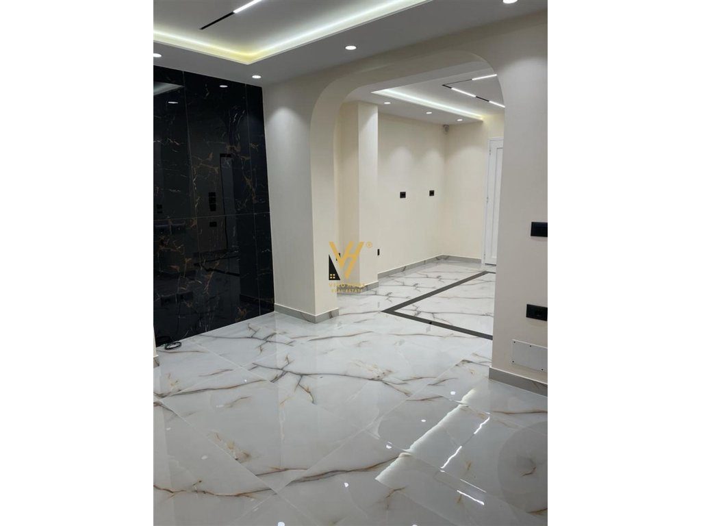 JEPET AMBIENT 80M2 ME QERA TE RRUGA E ELBASANIT 1.000 EURO