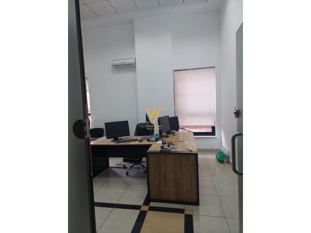 Jepet Zyre me qera ne Qender te Galeria , 40 m2 2
