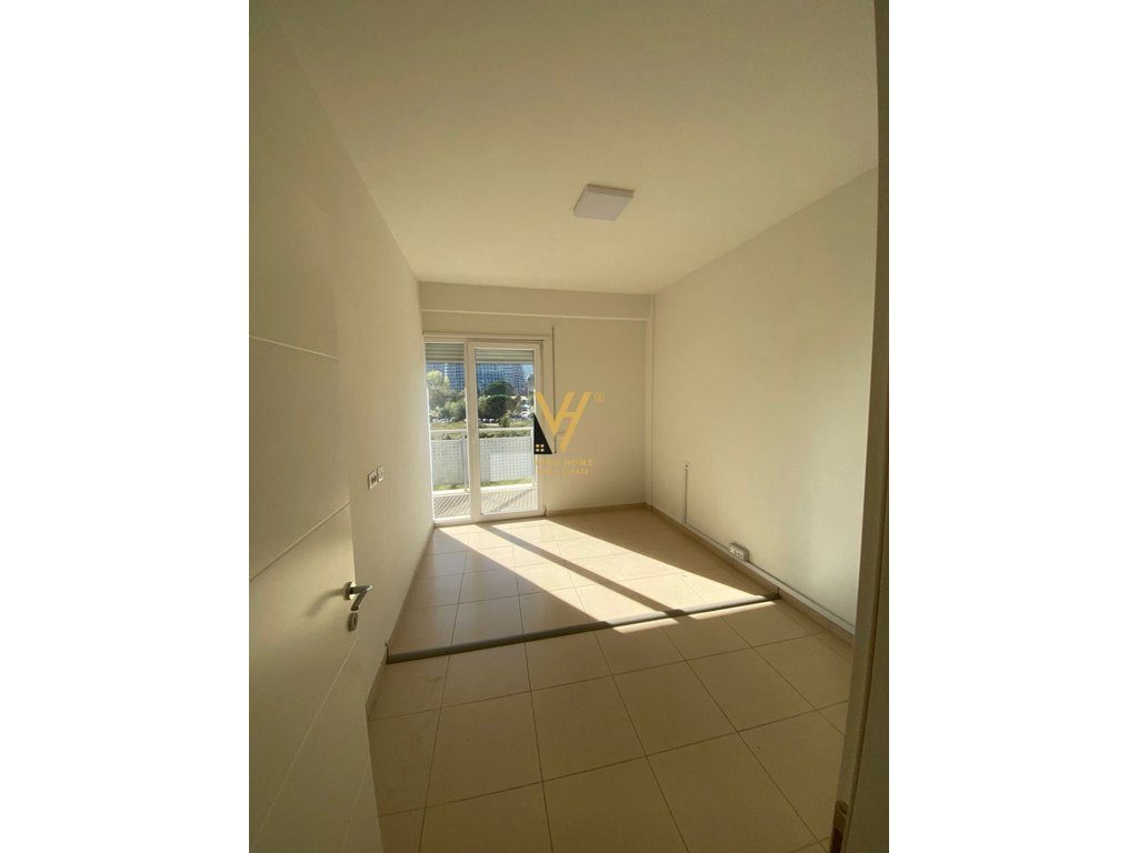 JEPET AMBIENT 68 M2 ME QIRA TE RRUGA E KOSOVAREVE 750 EURO
