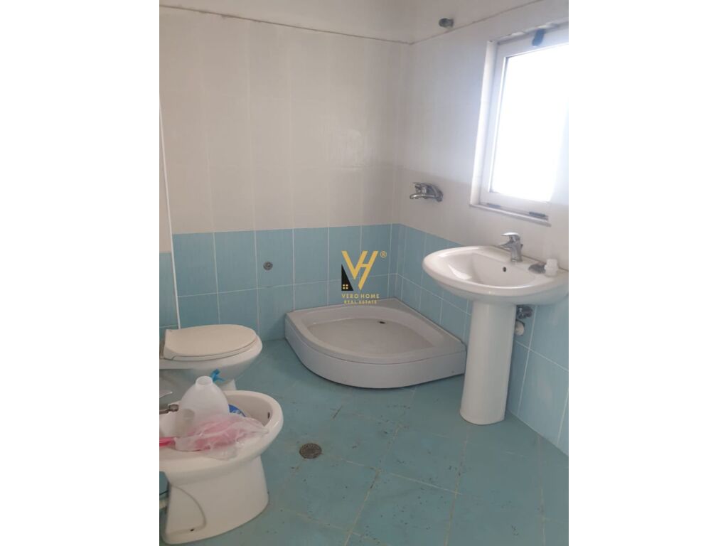 Shitet Apartament 1+1+ballkon ne Qender te Kavajes 76 m2 3