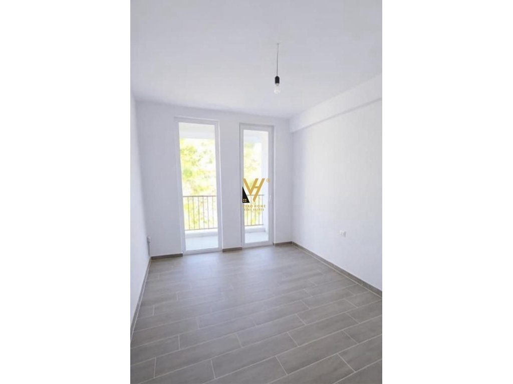 JEPET ZYRE 98 M2 ME QERA TEK 5 MAJI 40.000 LEKE