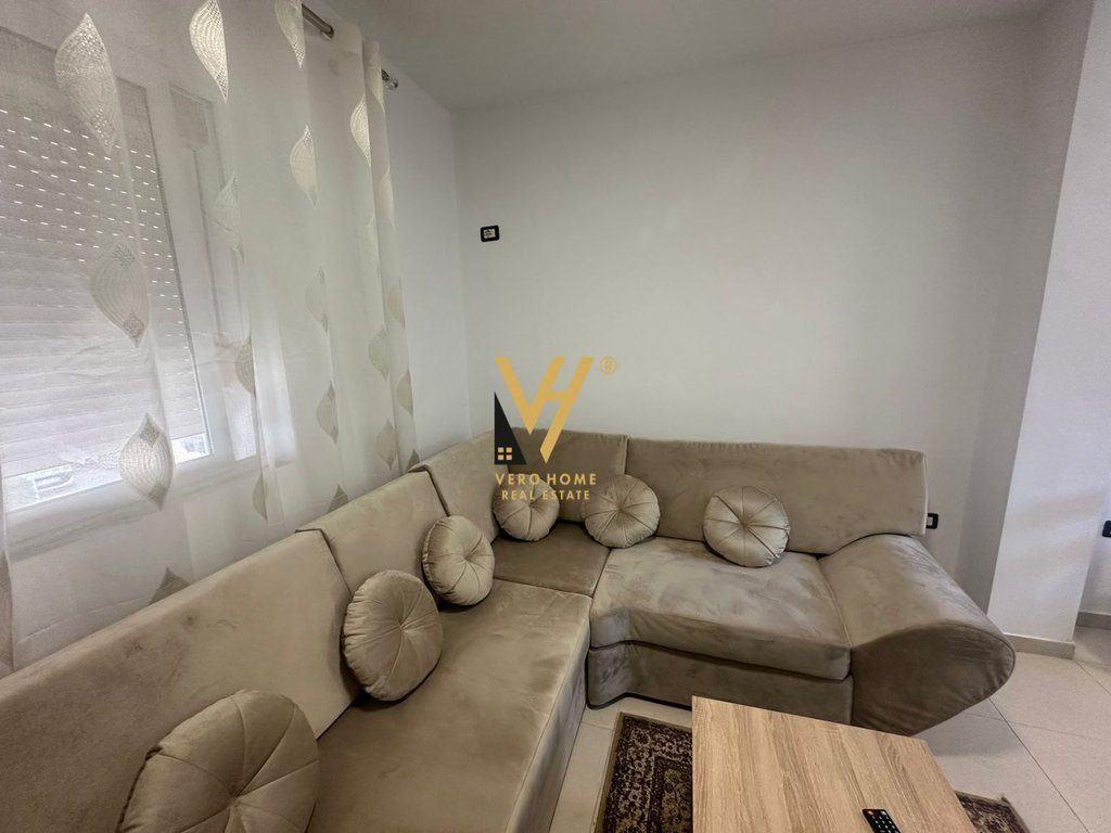 JEPET APARTAMENT 1+1+VERANDE ME QIRA TE RRUGA MINE PEZA 60.000 LEKE
