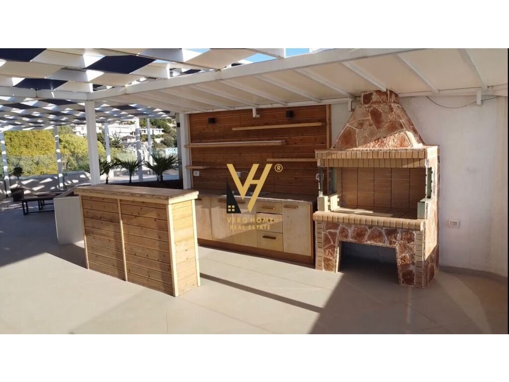 Shitet Penthouse 3+1+2 ne Sarande 365 m2 3
