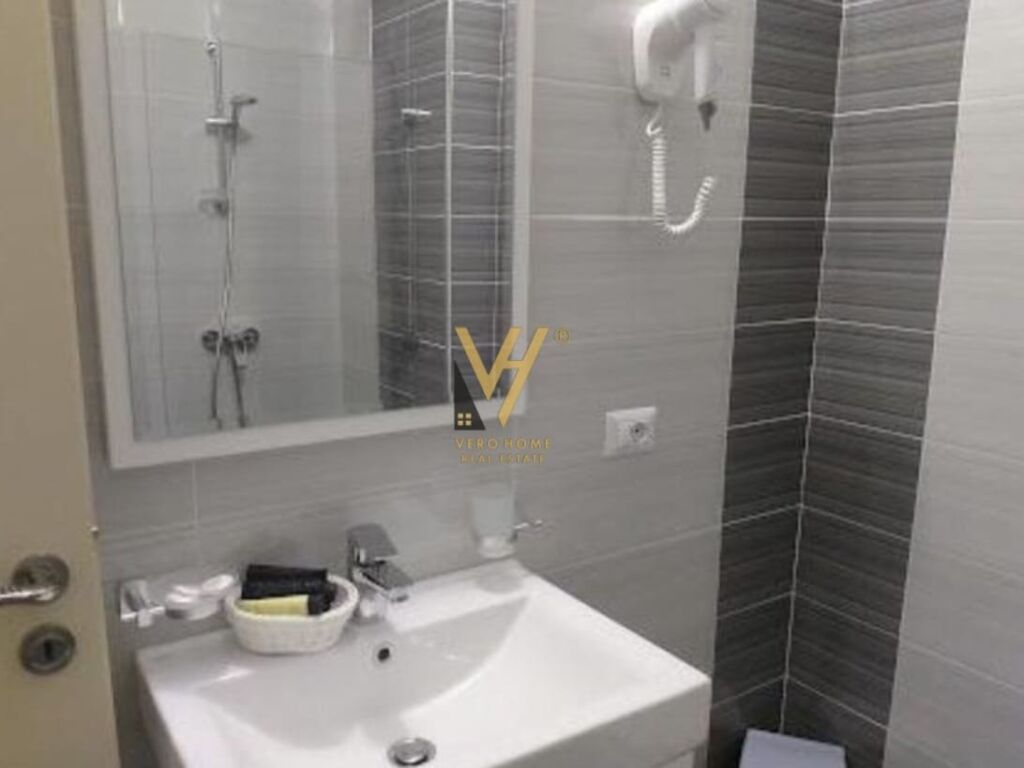 Shitet hotel gjashte katesh ne Sarande truall750 m2+siperfaqe ndertimi 1500m2 2
