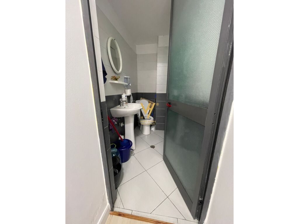 Shitet ambient biznesi te Selvia 32 m2 2
