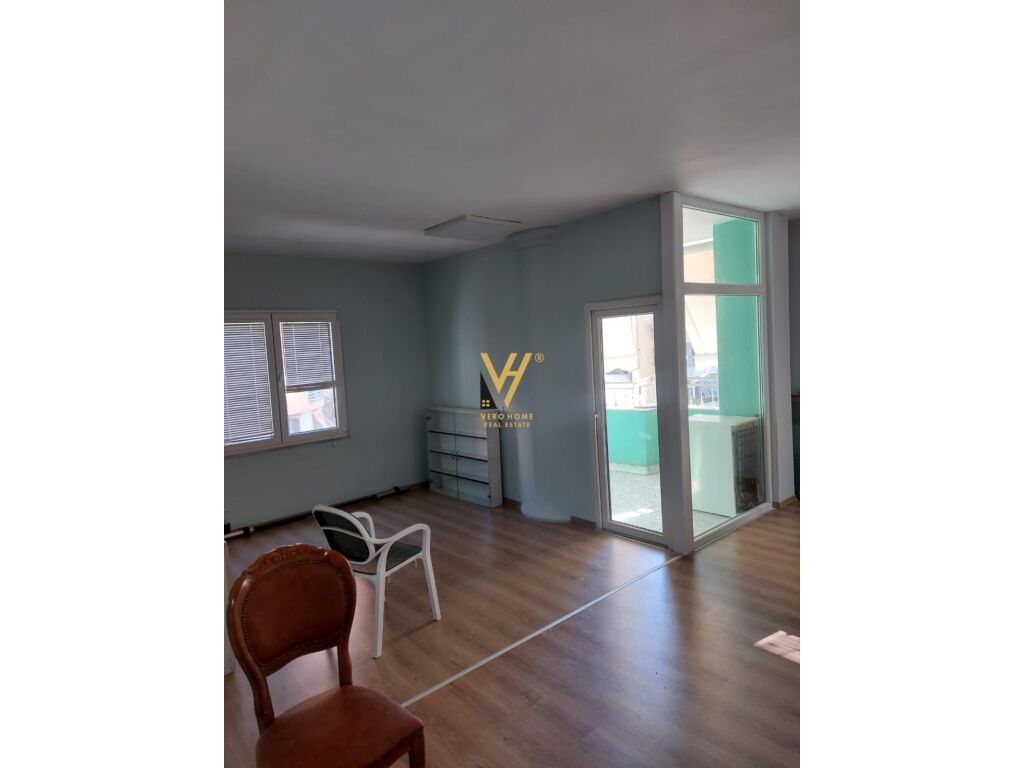 Jepet zyre me qera te Komuna e Parisit 110 m2 3