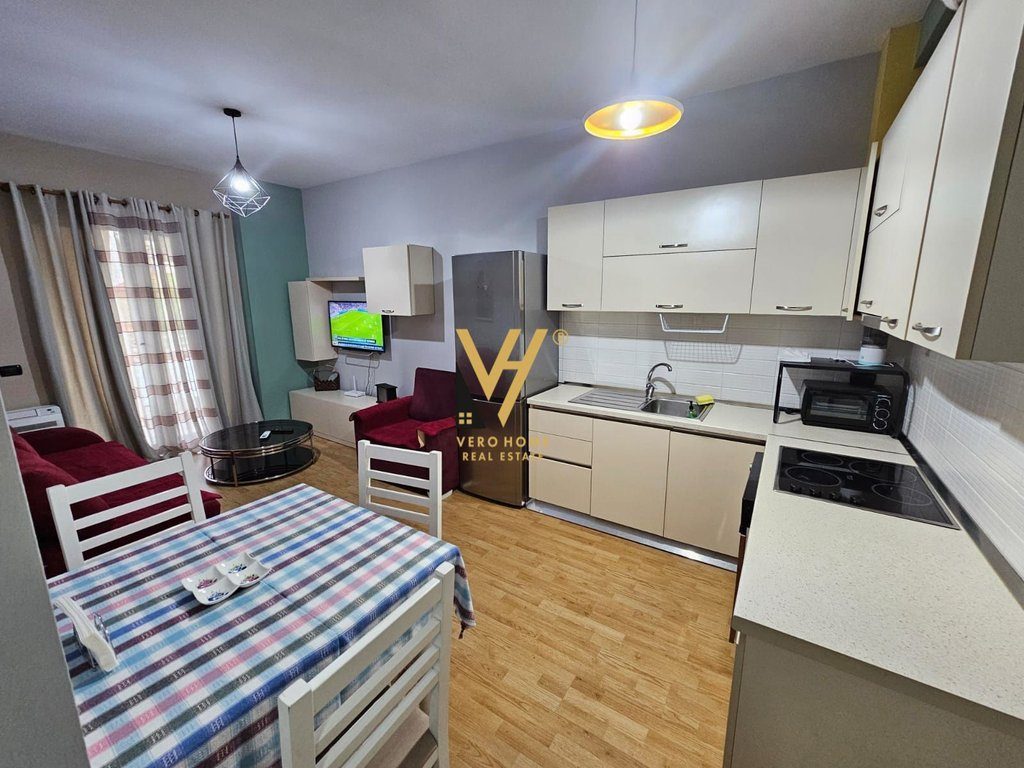 JEPET APARTAMENT 1+1+BLK ME QERA NE QENDER 950 EURO 2