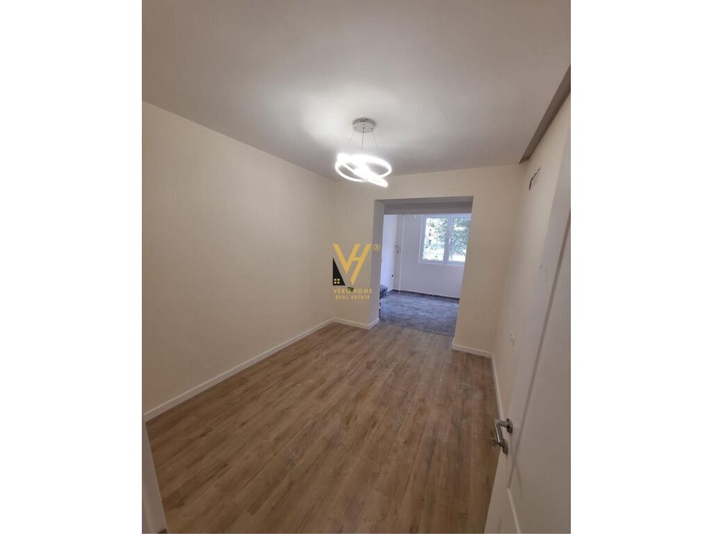 Shitet Apartament 2+1+ballkon ne Qender 100 m2 2