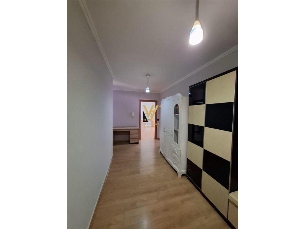 JEPET APARTAMENT 1+1+BLK ME QERA TE JURIDIKU, BLLOK 900 EURO 4