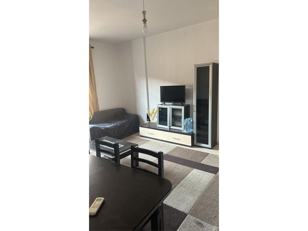 JEPET APARTAMENT 1+1 ME QERA NE QENDER 50.000 LEKE 2