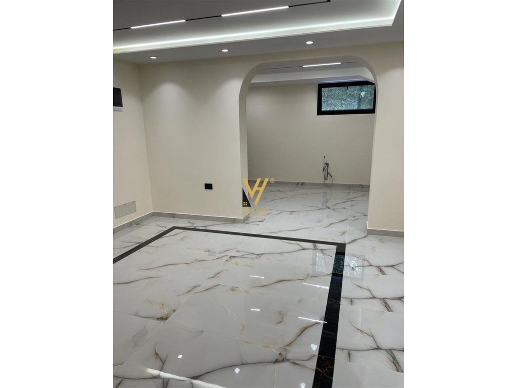 JEPET AMBIENT 80M2 ME QERA TE RRUGA E ELBASANIT 1.000 EURO 2