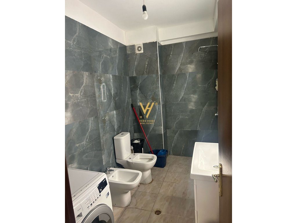 JEPET APARTAMENT 2+1+2+BLK ME QERA TE UNAZA E RE 450 EURO 4