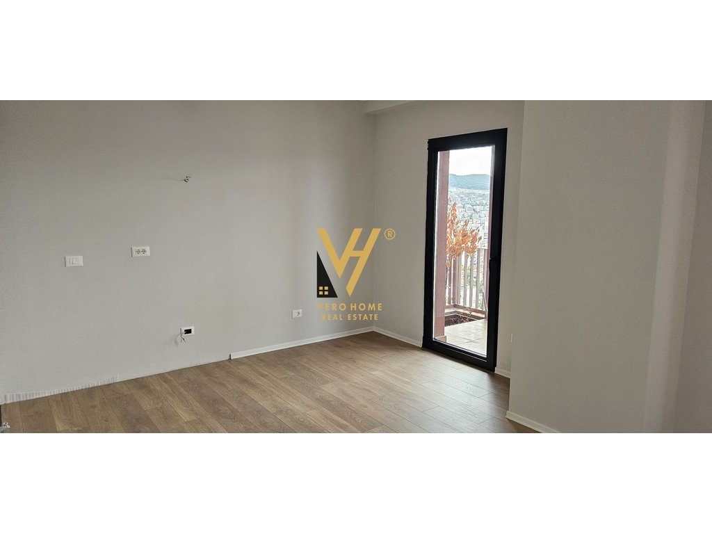 JEPET ZYRE 160M2 ME QERA TE GARDEN BUILDING 2.000 EURO 2