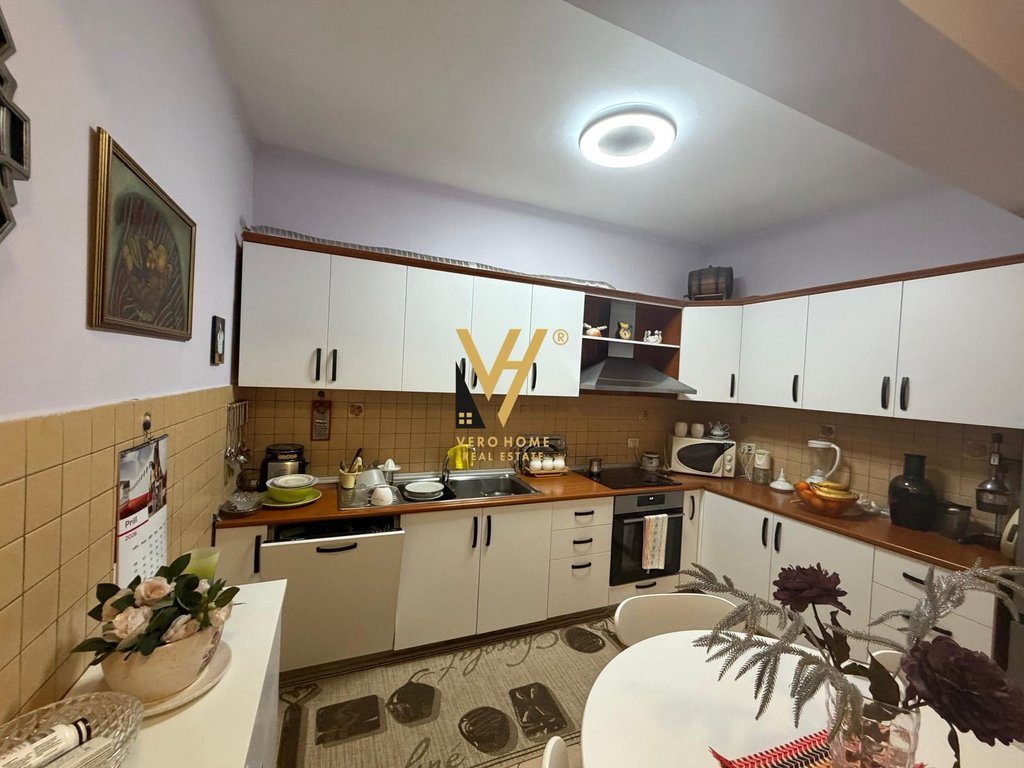 JEPET APARTAMENT 2+1 ME QERA TE RRUGA E KAVAJES 70.000 LEKE 3