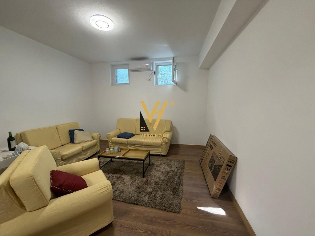 JEPET HYRJE 1+1+OBORR TE KODRA E DIELLIT 45.000 LEKE