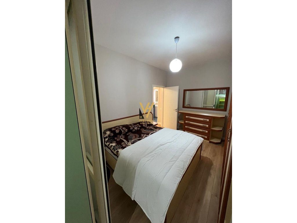 JEPET APARTAMENT 2+1 ME QERA TE KODRA E DIELLIT 1- 60.000 LEKE 4