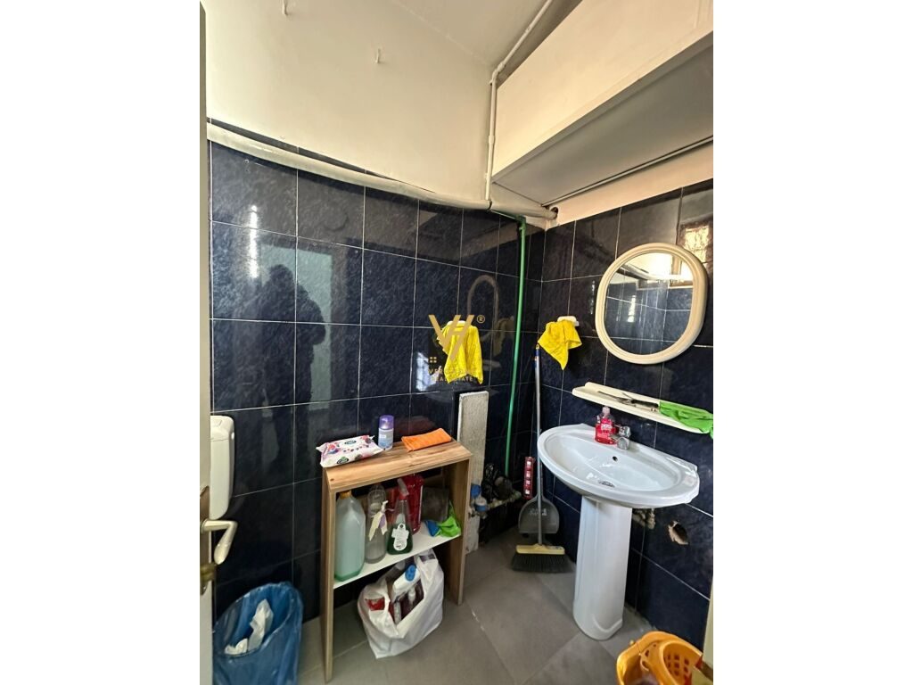 Jepet dyqan me qera te Rruga Hoxha Tahsim 70 m2 3