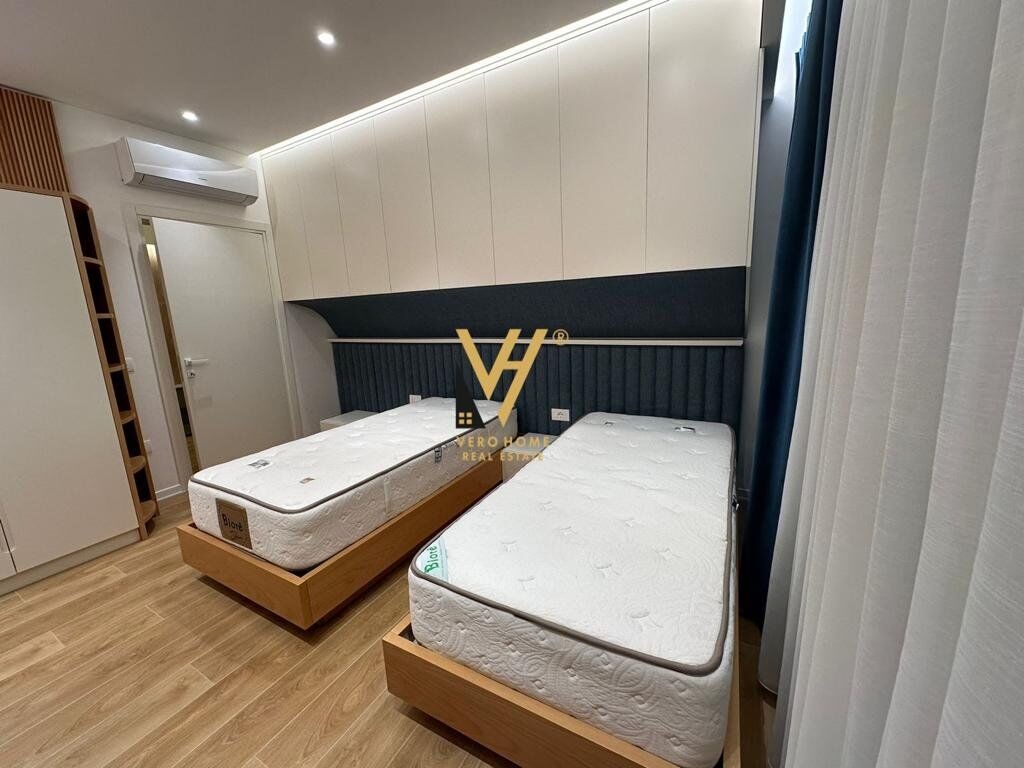 Jepet Apartament 2+1+2+ballkon+2 poste parkimi me qera te Liqeni i Thate 132 m2