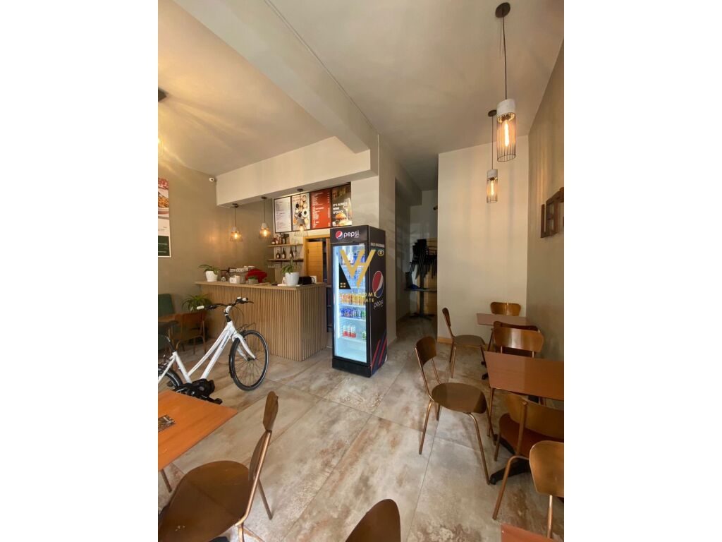 Jepet Bar-Piceri me qera te hyrja e Liqenit Artificial 100 m2 2