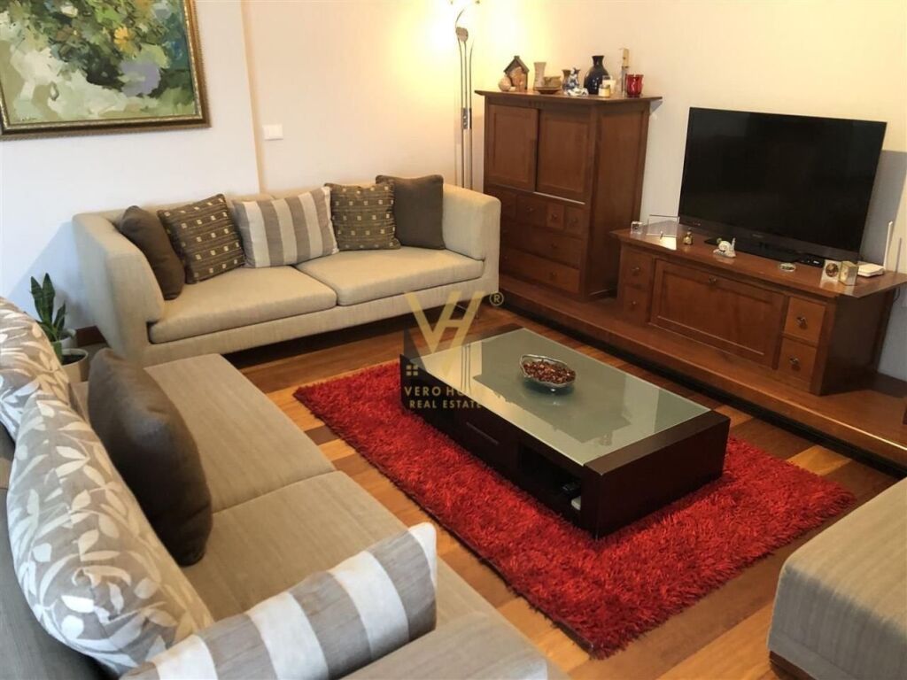 Jepet Apartament 3+1+2 me qera tek Rruga Myslym Shyri 150 m2 2