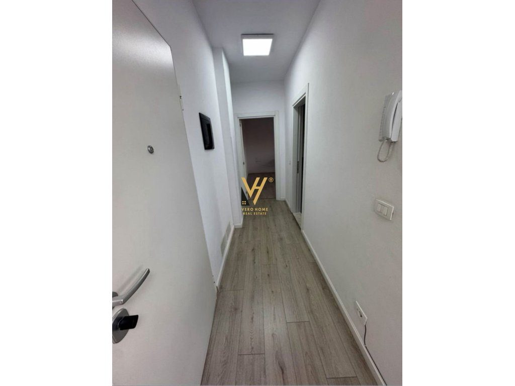JEPET ZYRE 107 M2 ME QIRA TE RRUGA E ELBASANIT 900 EURO 4