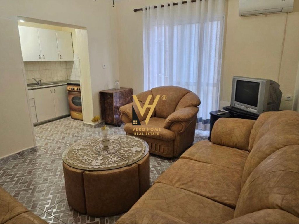 JEPET APARTAMENT 3+1 ME QIRA TE BLV ZOGU I PARE 550 EURO 2