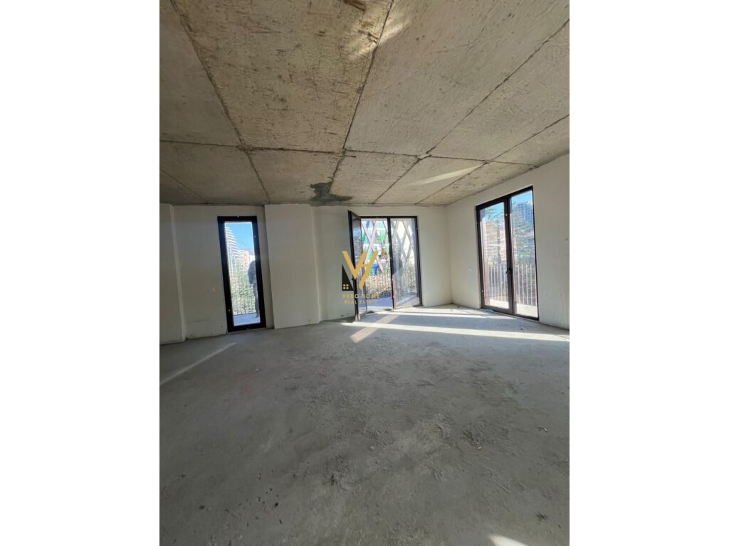 JEPET AMBIENT 164 M2 ME QERA TE RR.KOSOVAREVE 3.100 EURO 3