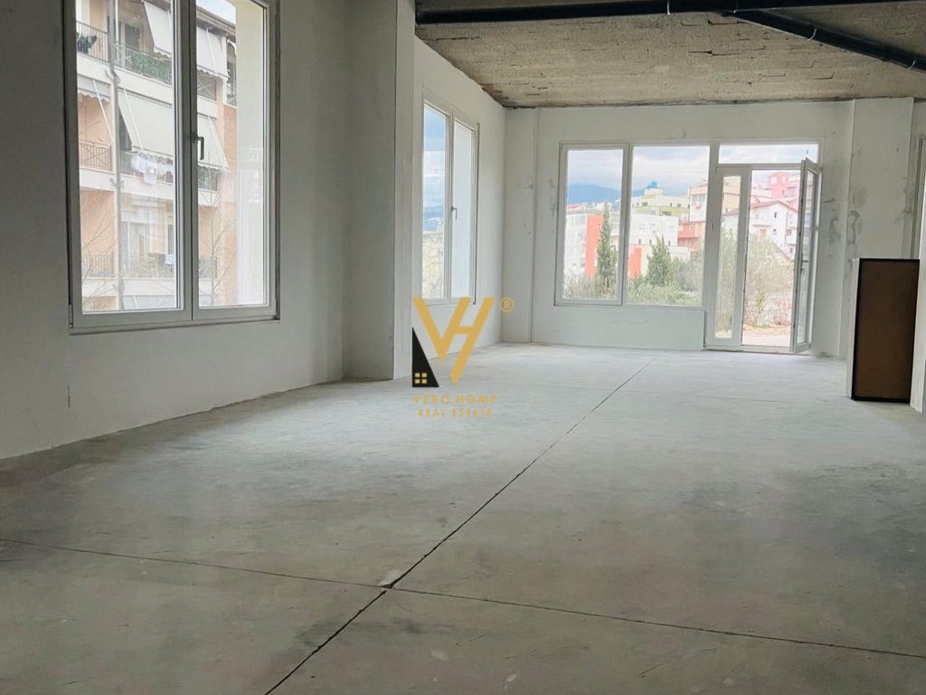 JEPET GODINE BIZNESI 1.000 M2 ME QERA NE SELITE 350.000 LEKE 3