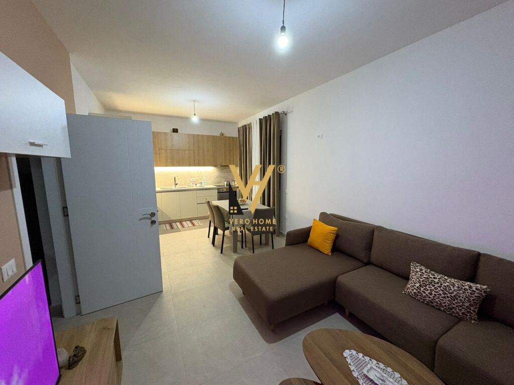 SHITET VILE DY KATESHE NE PRISKE TE MADHE 412.000 EURO 4