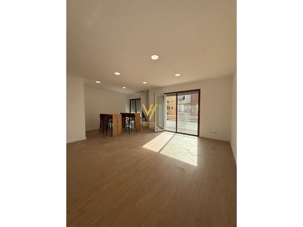 JEPET ZYRE 190 M2 ME QIRA TE DELIJORGJI 250.000 LEKE 2