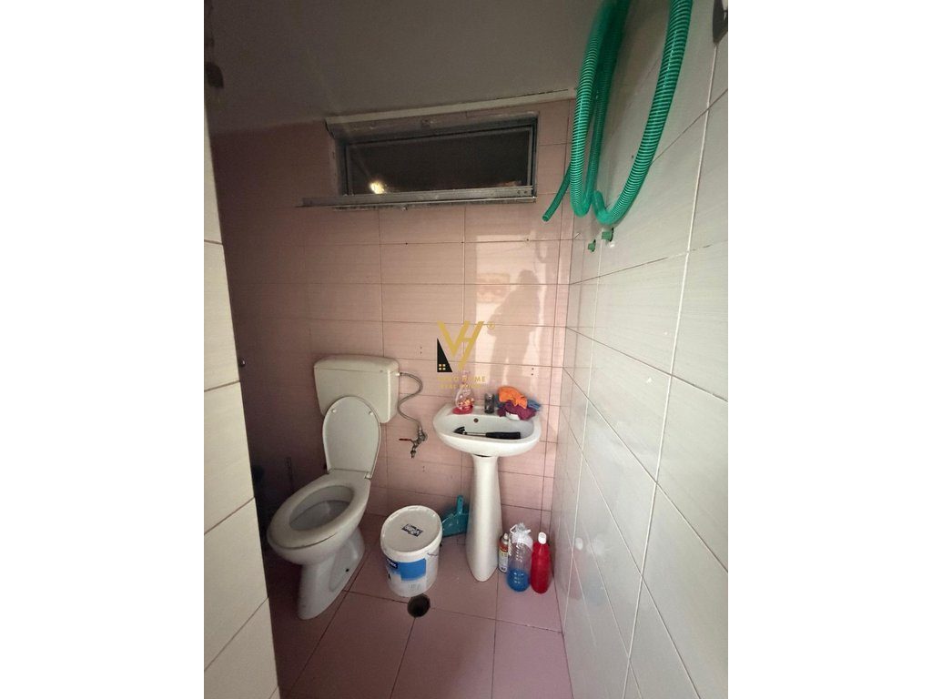 JEPET AMBIENT BIZNESI 23 M2 ME QERA TE STADIUMI DINAMO 30.000 LEKE 3