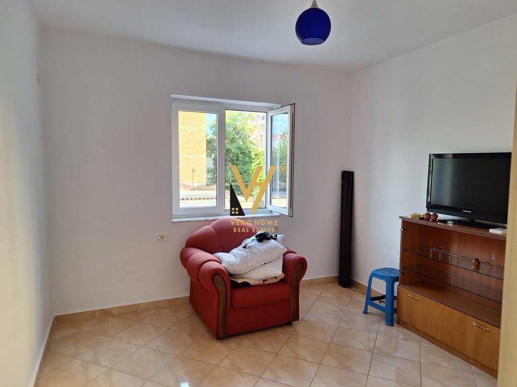 JEPET APARTAMENT 2+1+BLK ME QERA TE BRRYLI 50.000 LEKE 3