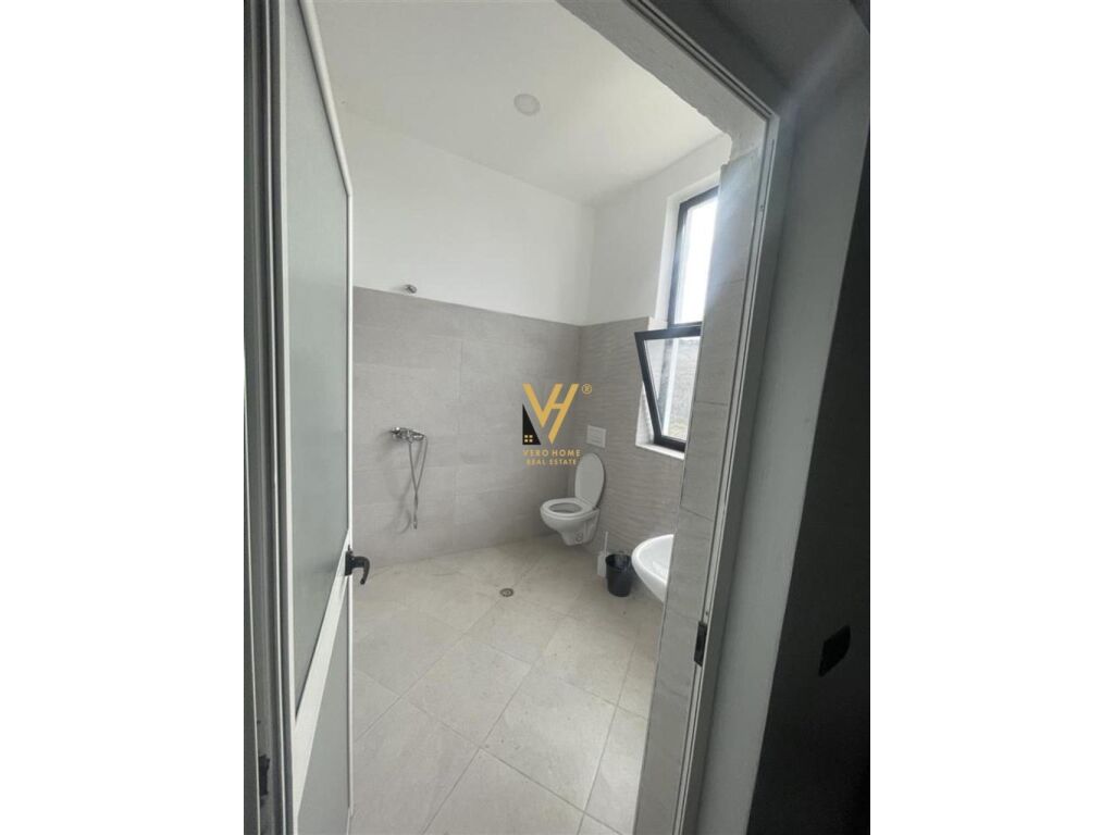 Jepet Ambient Komercial me qera ne Shkoze 280 m2 2