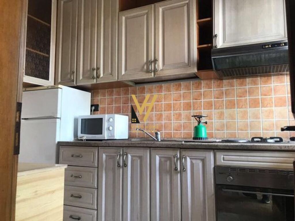 Jepet Apartament 2+1+2 me qera te Selvia 100 m2 4