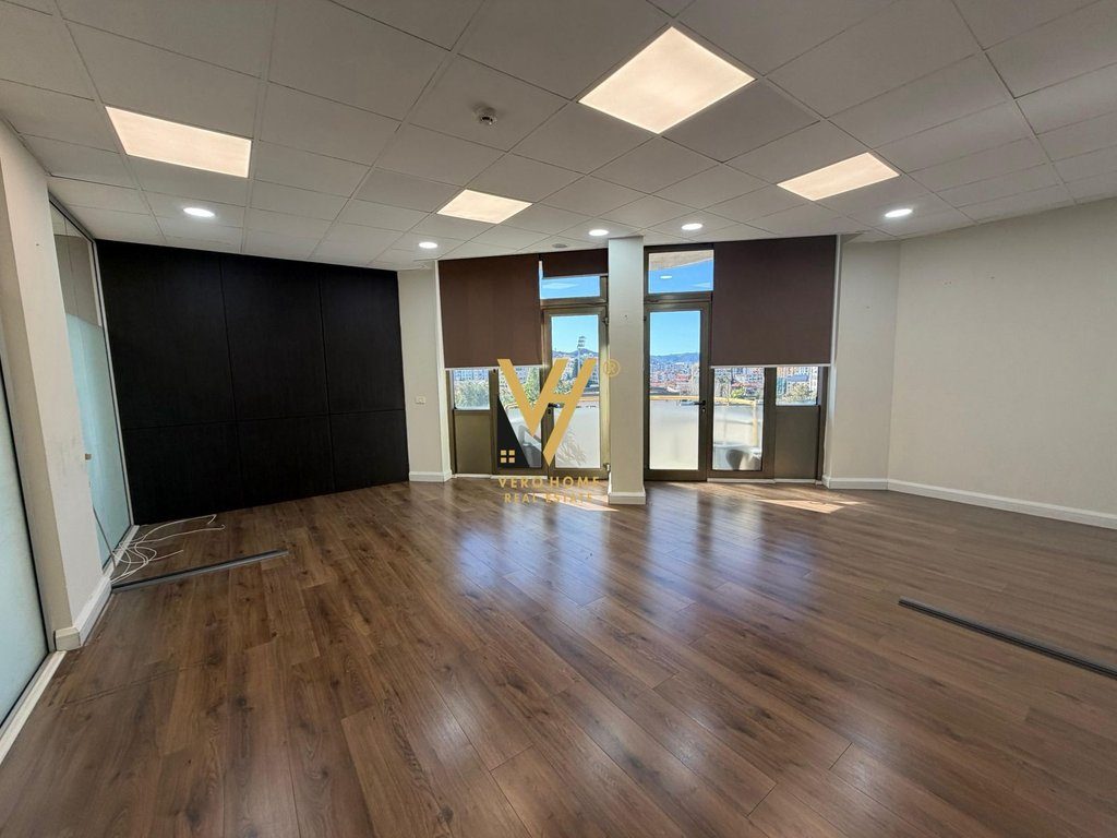 JEPET AMBIENT BIZNESI 100 M2 ME QERA TE SHESHI WILLSON 1.800 EURO
