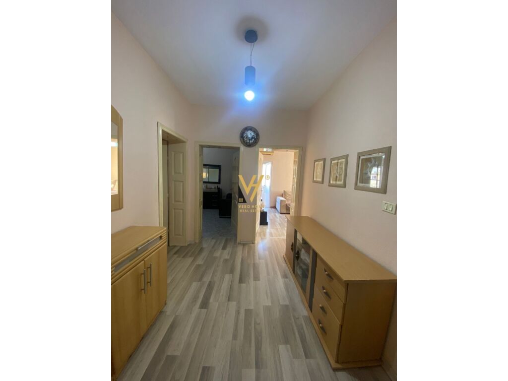 Shitet Apartament 2+1+ballkon te Rruga 5 Maji 82 m2 3