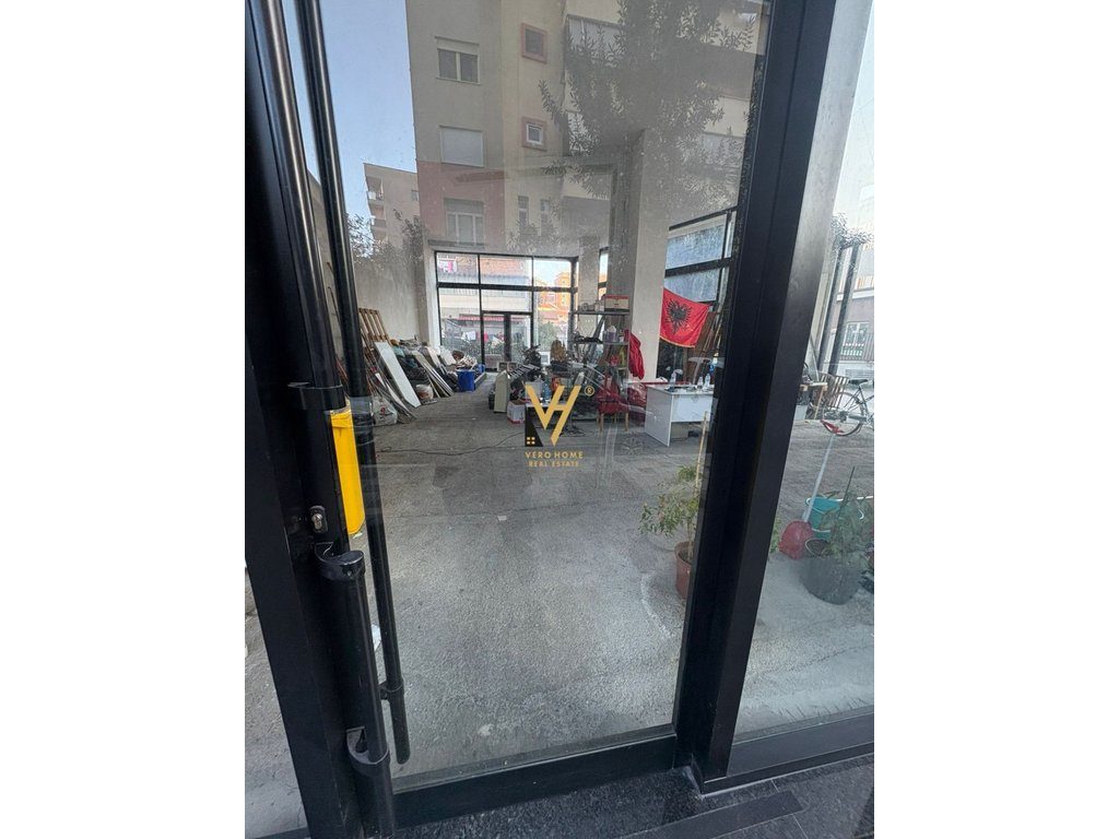 SHITET AMBIENT KOMERCIAL 141 M2 TE RRUGA E BOGDANEVE 950.000 EURO