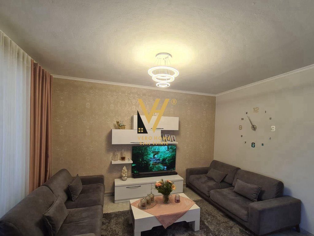JEPET APARTAMENT 1+1+BLK ME QIRA TE RR.KONGRESI MANASTIRIT 550 EURO